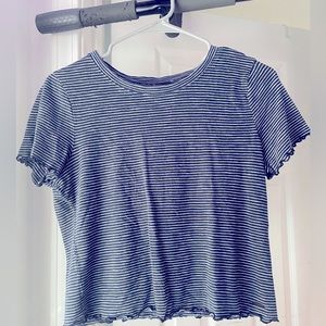 Hollister cropped T shirt size medium